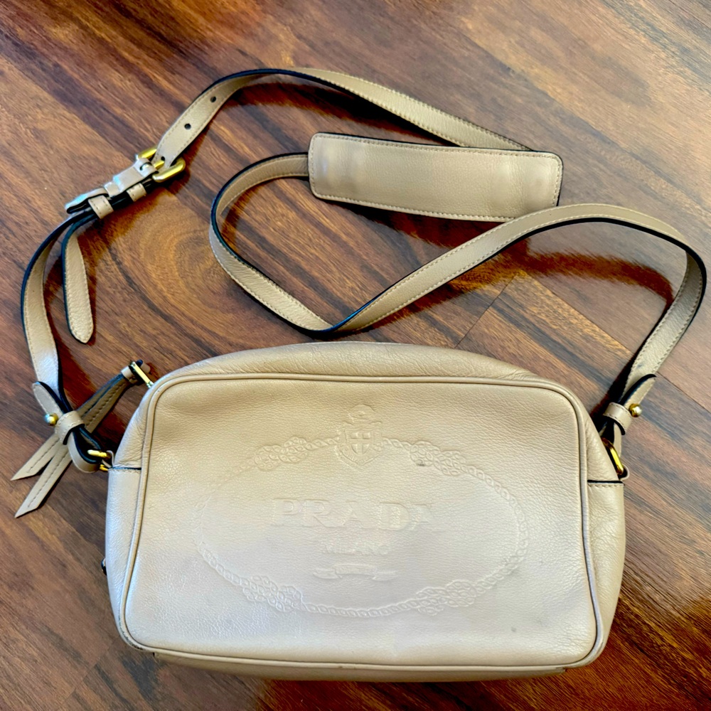 Prada logo camera bag. Tan Leather. Shoulder Bag